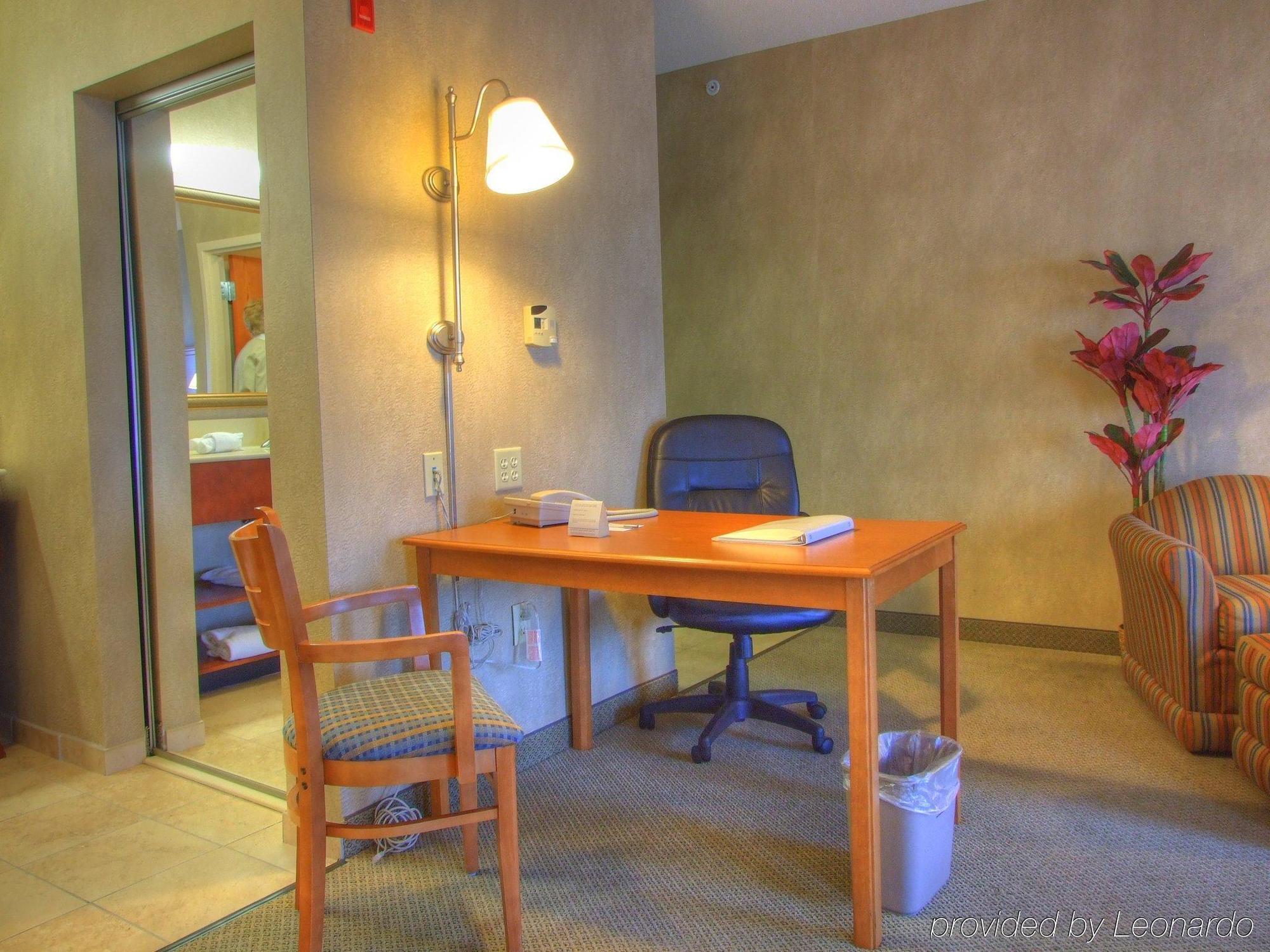 Hampton Inn Commerce/Novi Quarto foto